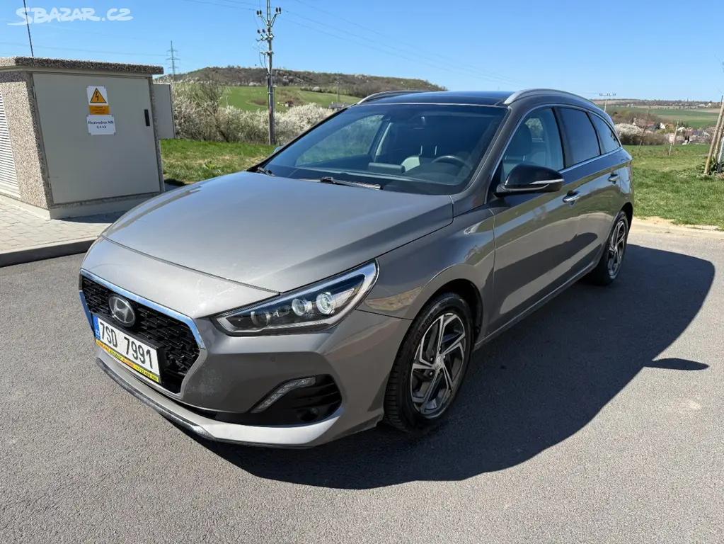 Hyundai I30 1.4i 103kW maximální výbava automat